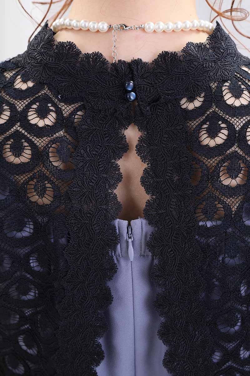 ネイビーのレーストップスドレス