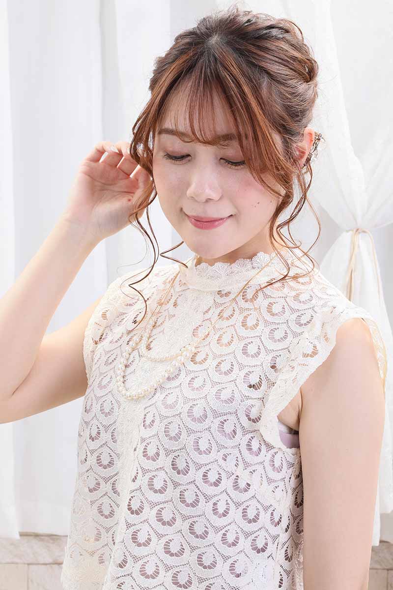 ピンクのレースブラウスパンツドレス