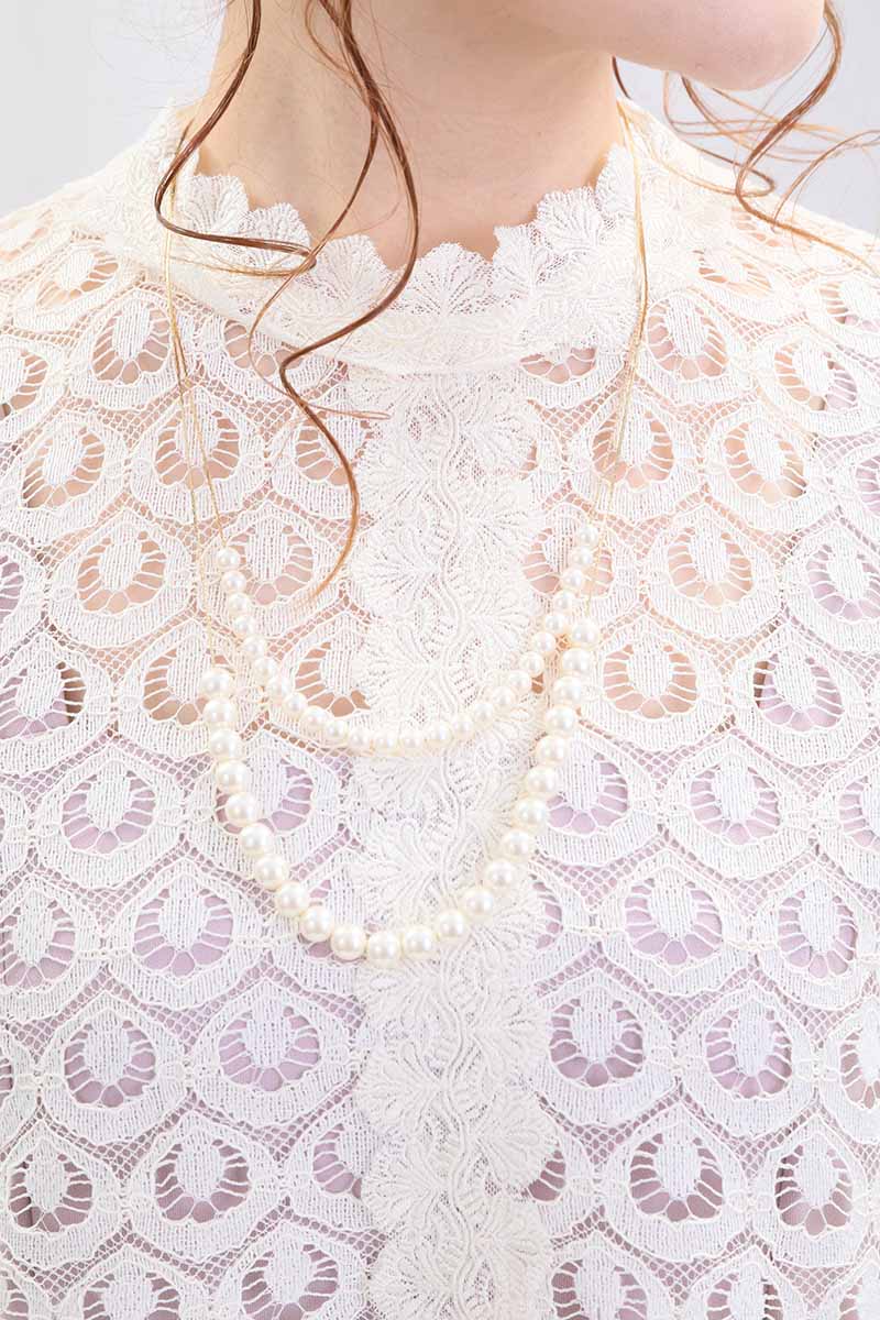 ピンクのレースブラウスパンツドレス