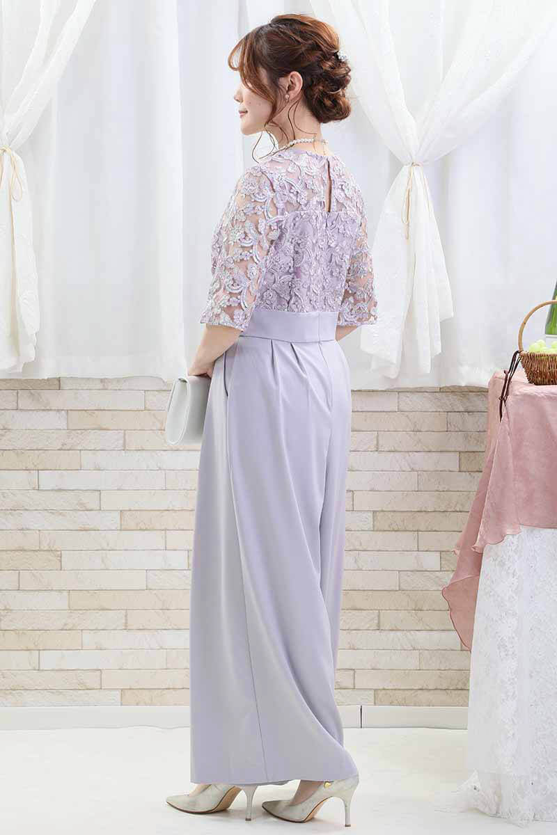 ライトグレーのトップスレースオールインワンパンツドレス