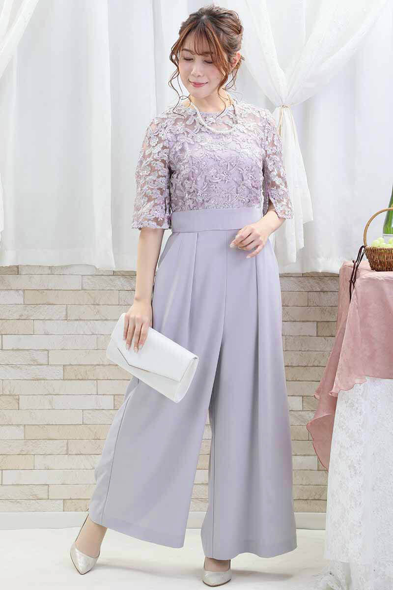 ライトグレーのトップスレースオールインワンパンツドレス