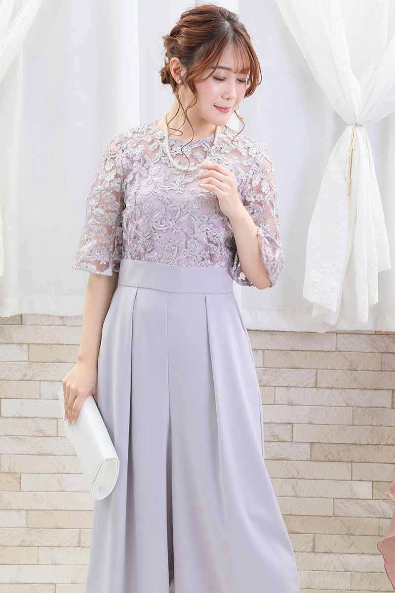 ライトグレーのトップスレースオールインワンパンツドレス