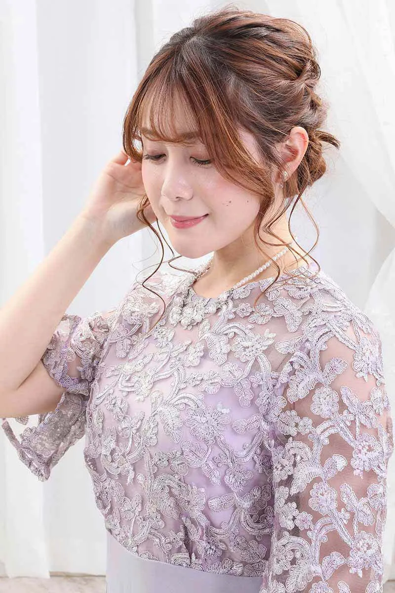 ライトグレーのトップスレースオールインワンパンツドレス