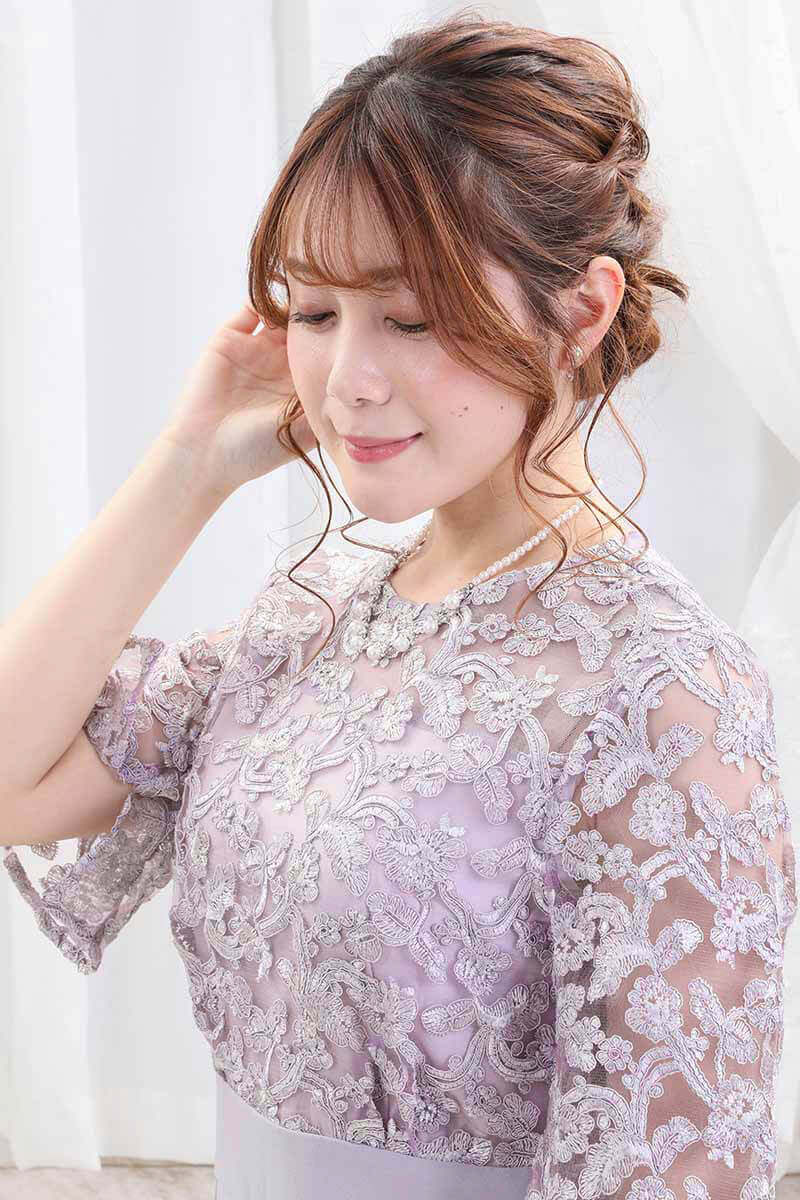 ライトグレーのトップスレースオールインワンパンツドレス