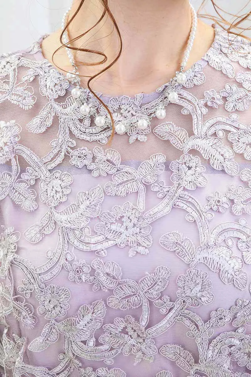 ライトグレーのトップスレースオールインワンパンツドレス