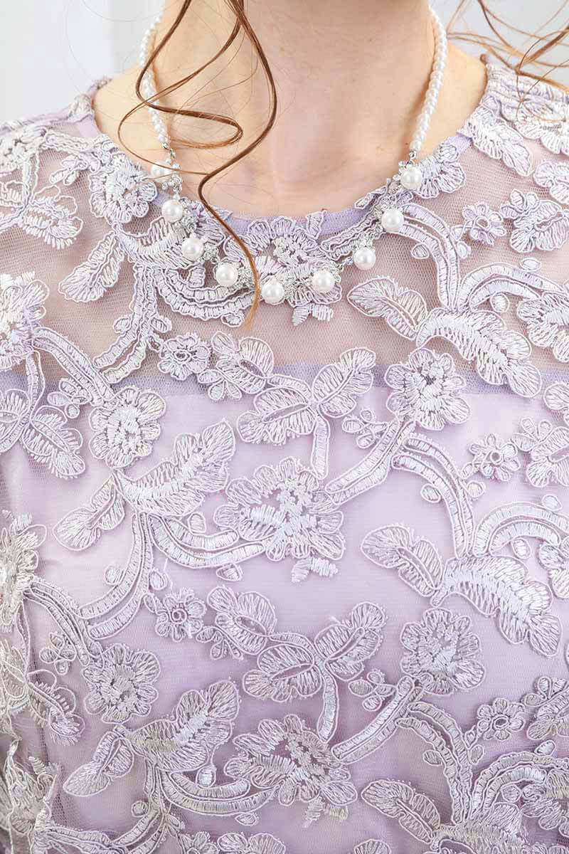 ライトグレーのトップスレースオールインワンパンツドレス