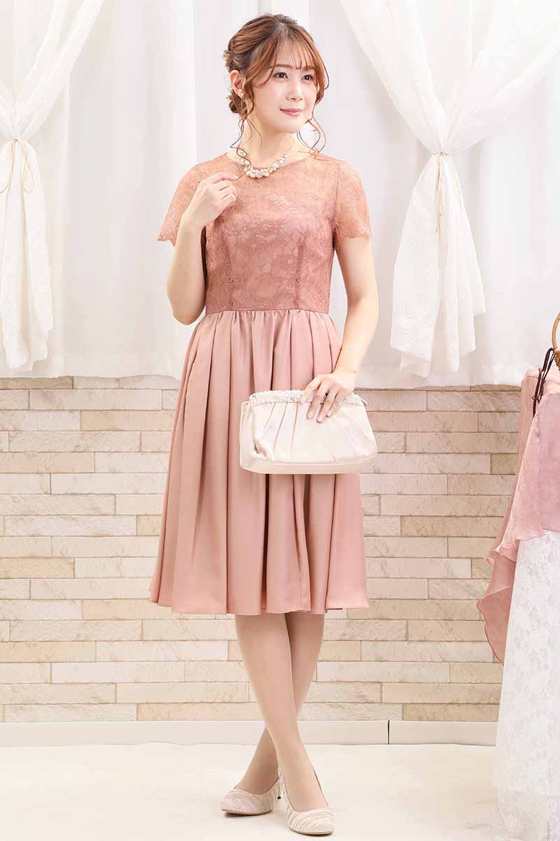 サーモンピンクのスカラップスリーブドレス