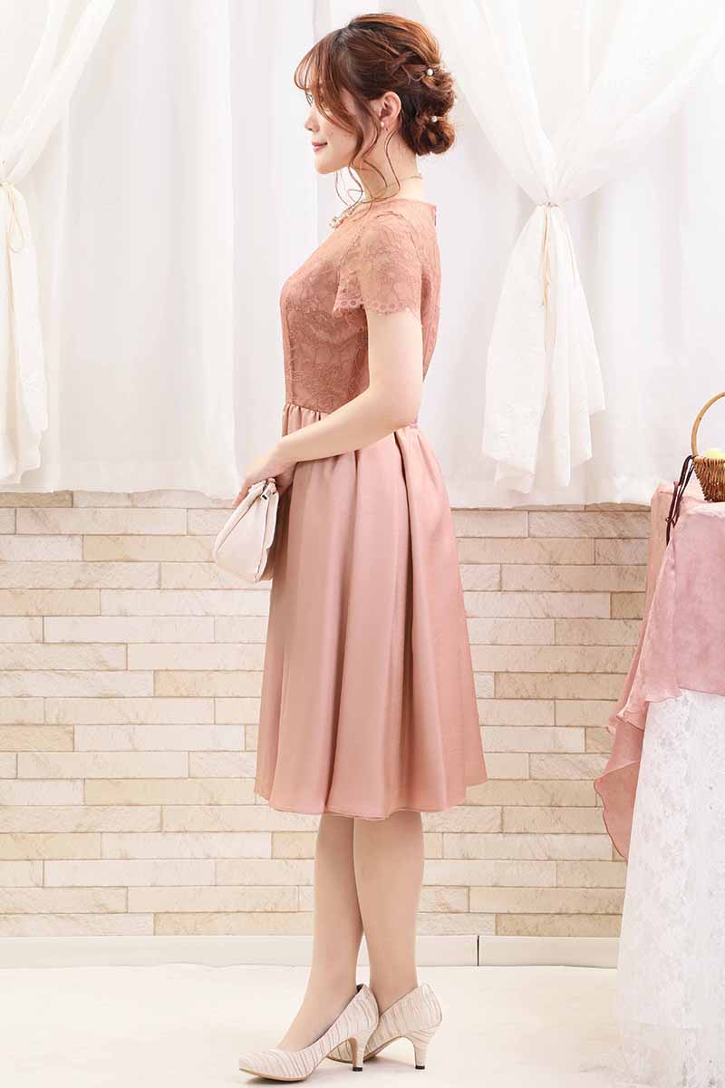 サーモンピンクのスカラップスリーブドレス