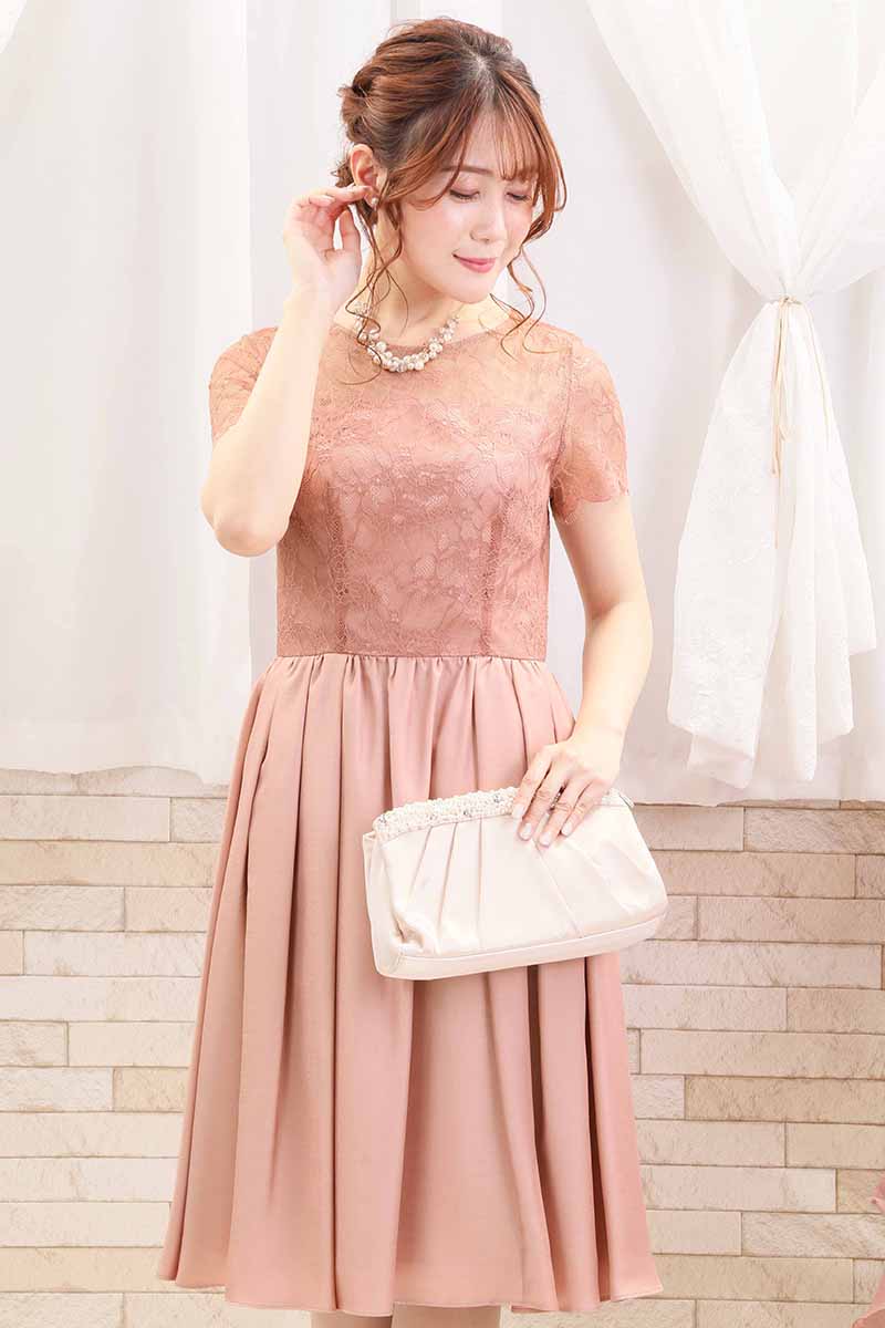 サーモンピンクのスカラップスリーブドレス