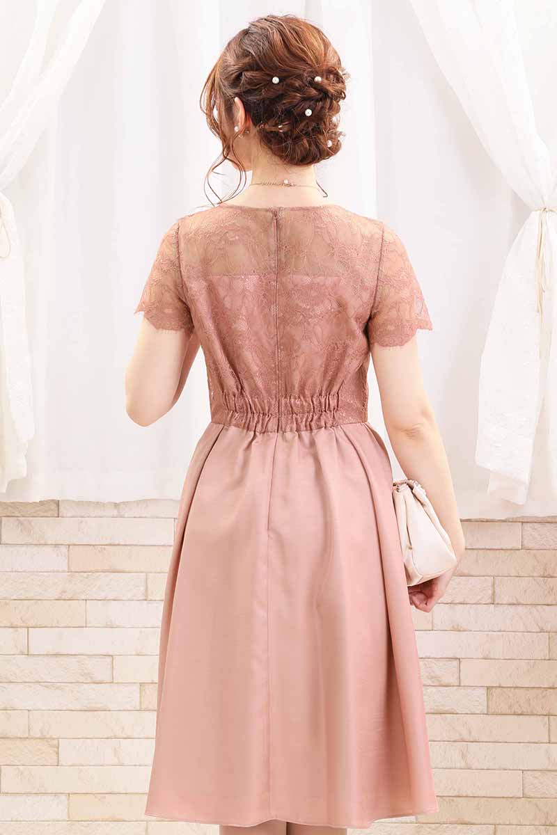 サーモンピンクのスカラップスリーブドレス