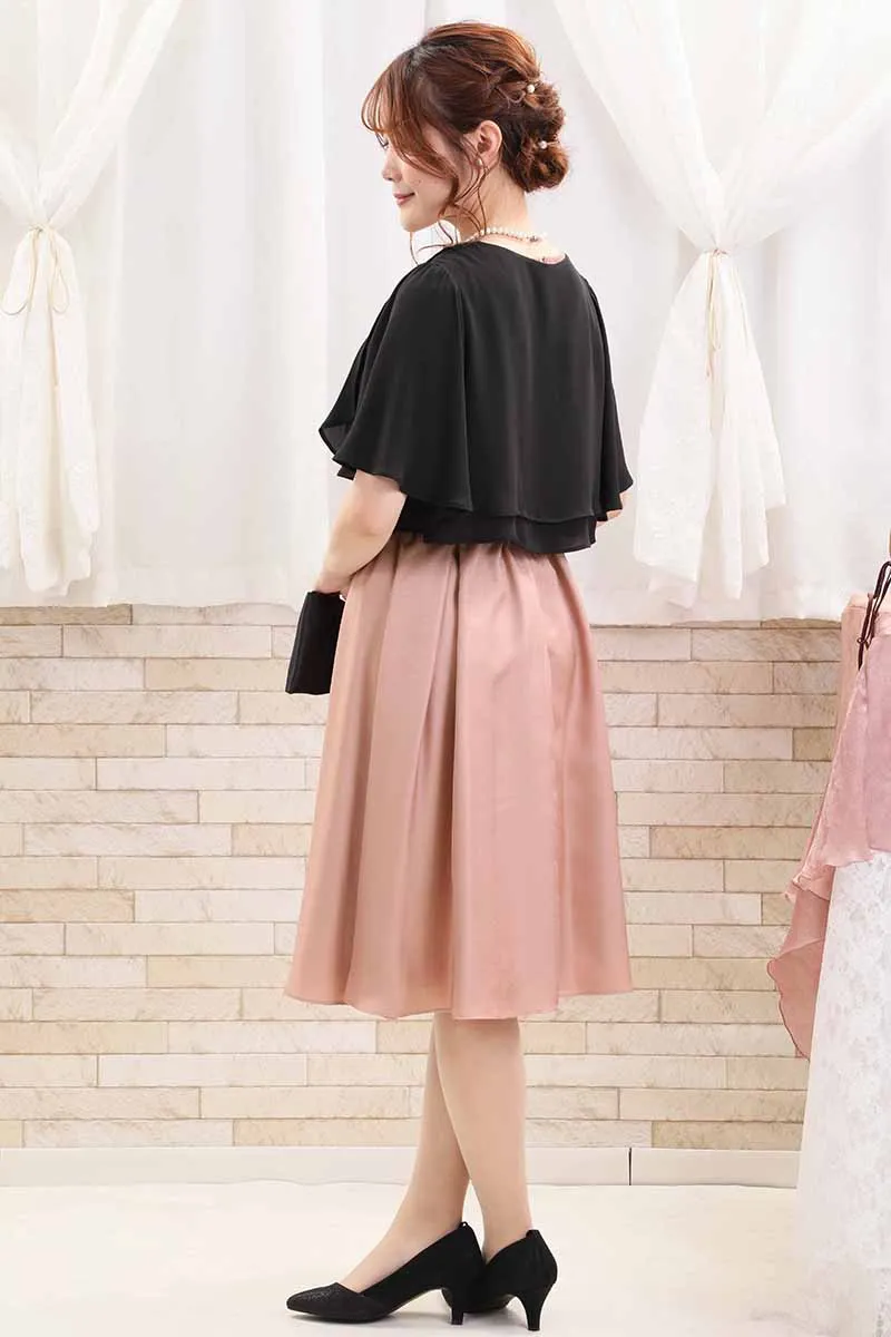 サーモンピンクのスカラップスリーブドレス