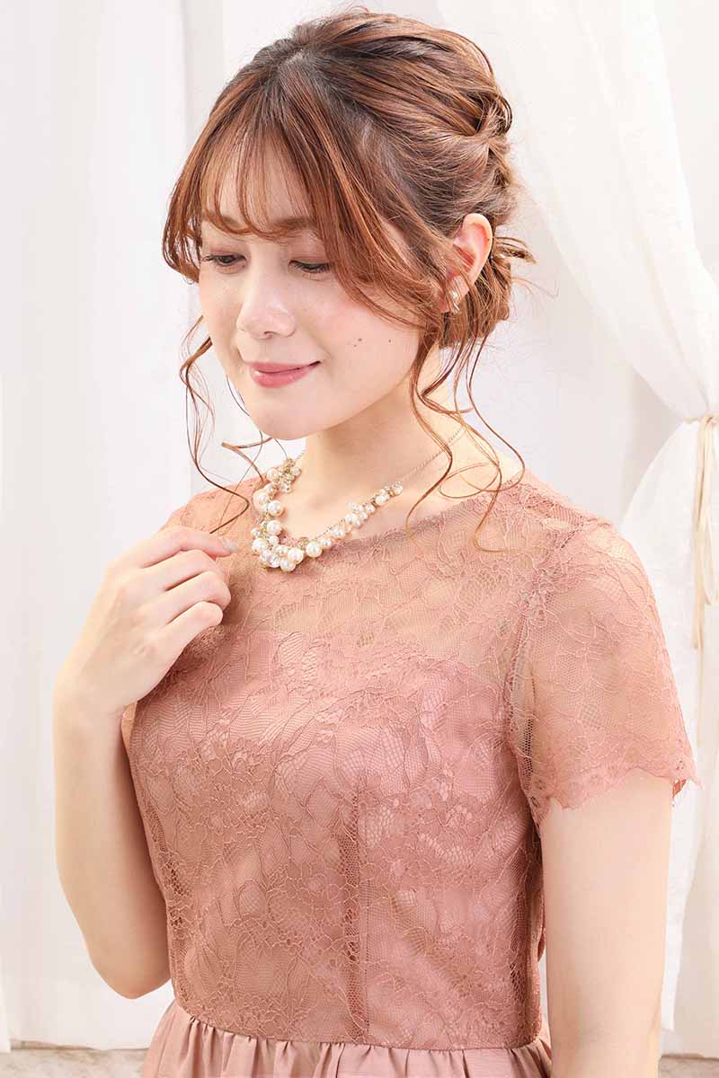 サーモンピンクのスカラップスリーブドレス