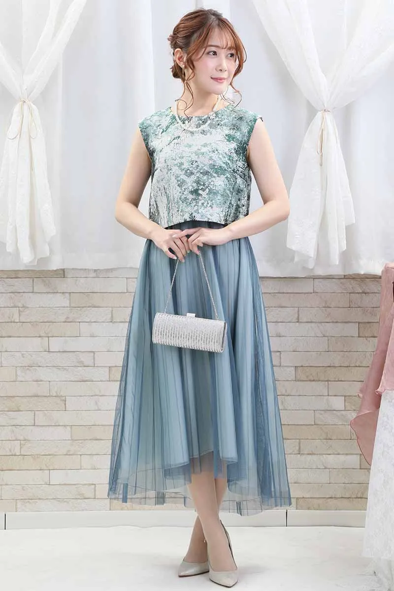 グリーンのプリーツチュールドレス