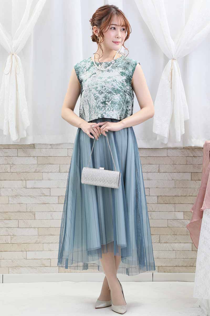 グリーンのプリーツチュールドレス