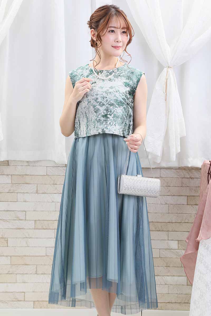 グリーンのプリーツチュールドレス