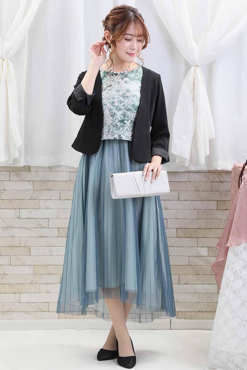 グリーンのプリーツチュールドレス