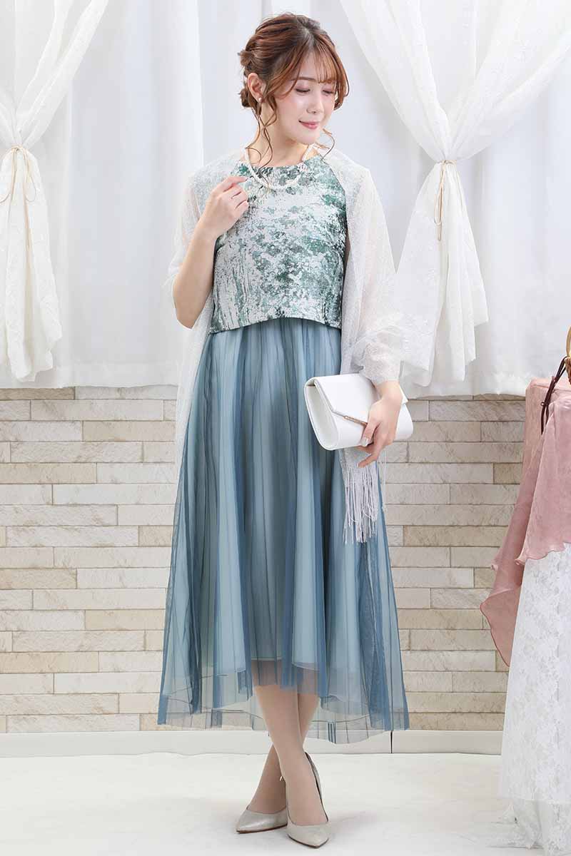 グリーンのプリーツチュールドレス