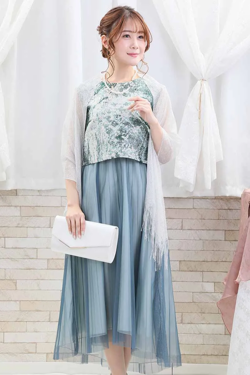 グリーンのプリーツチュールドレス