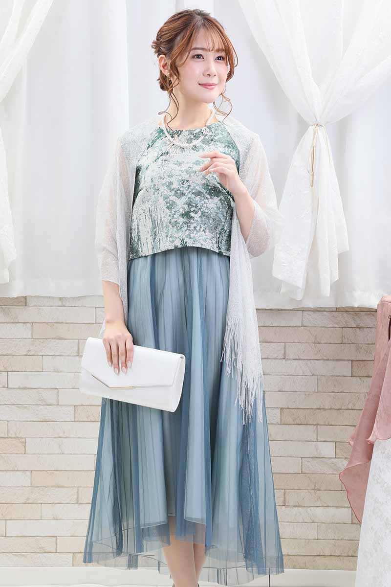 グリーンのプリーツチュールドレス