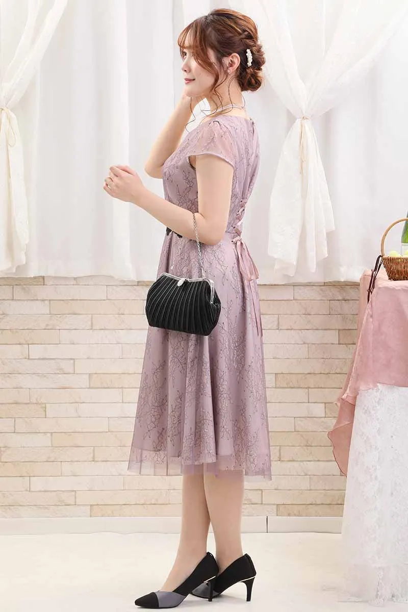 ピンクのパフスリーブ花柄レースドレス