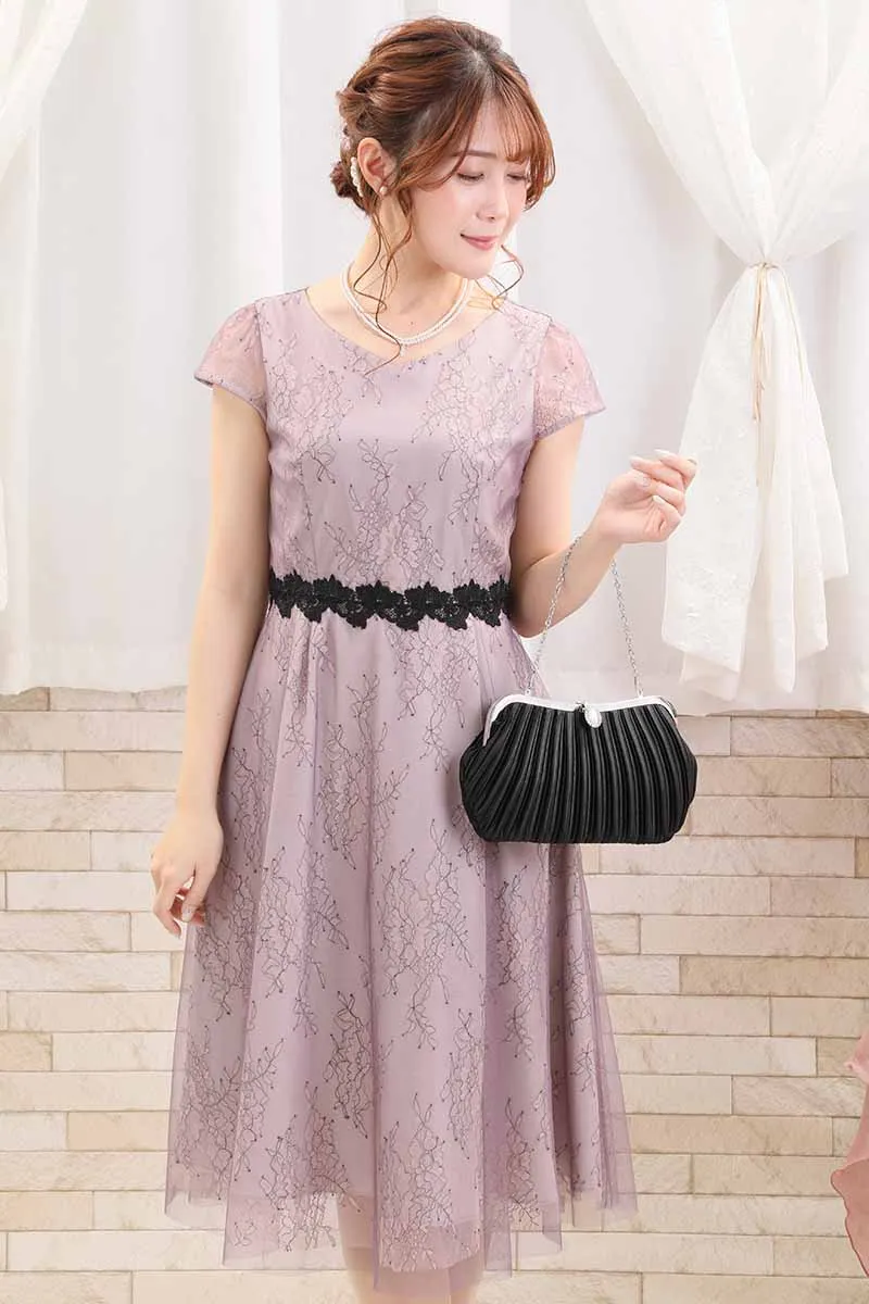 ピンクのパフスリーブ花柄レースドレス