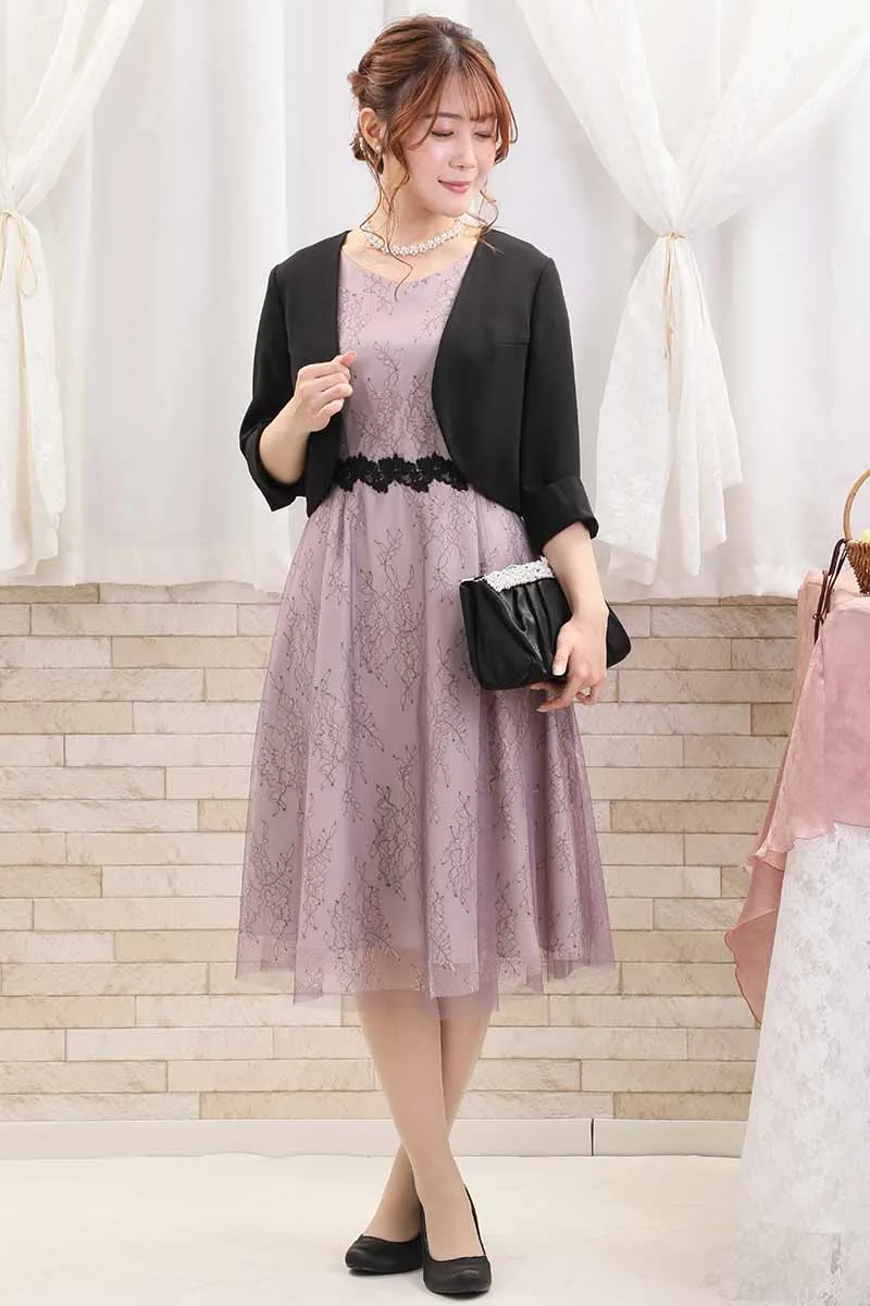 ピンクのパフスリーブ花柄レースドレス