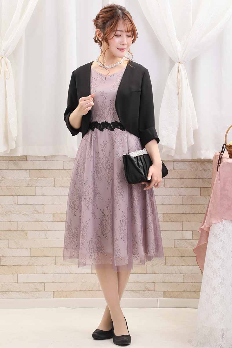 ピンクのパフスリーブ花柄レースドレス