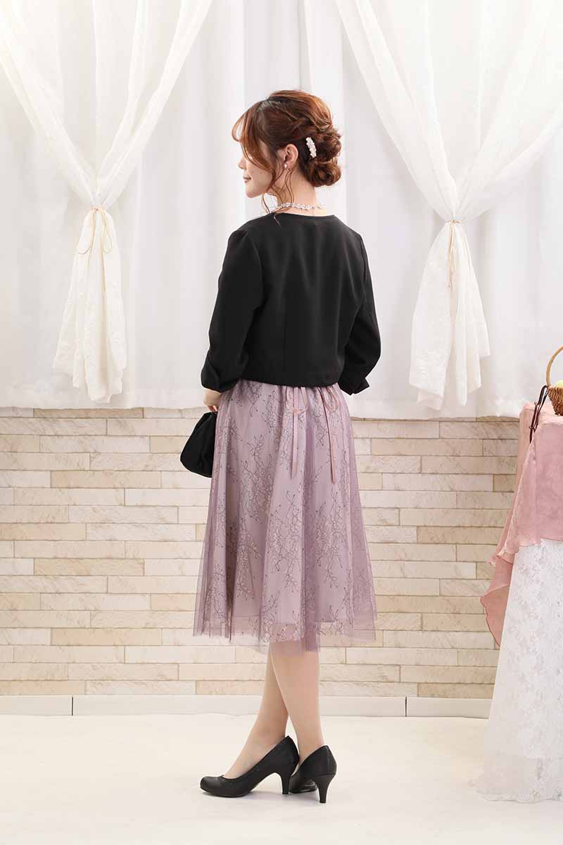 ピンクのパフスリーブ花柄レースドレス