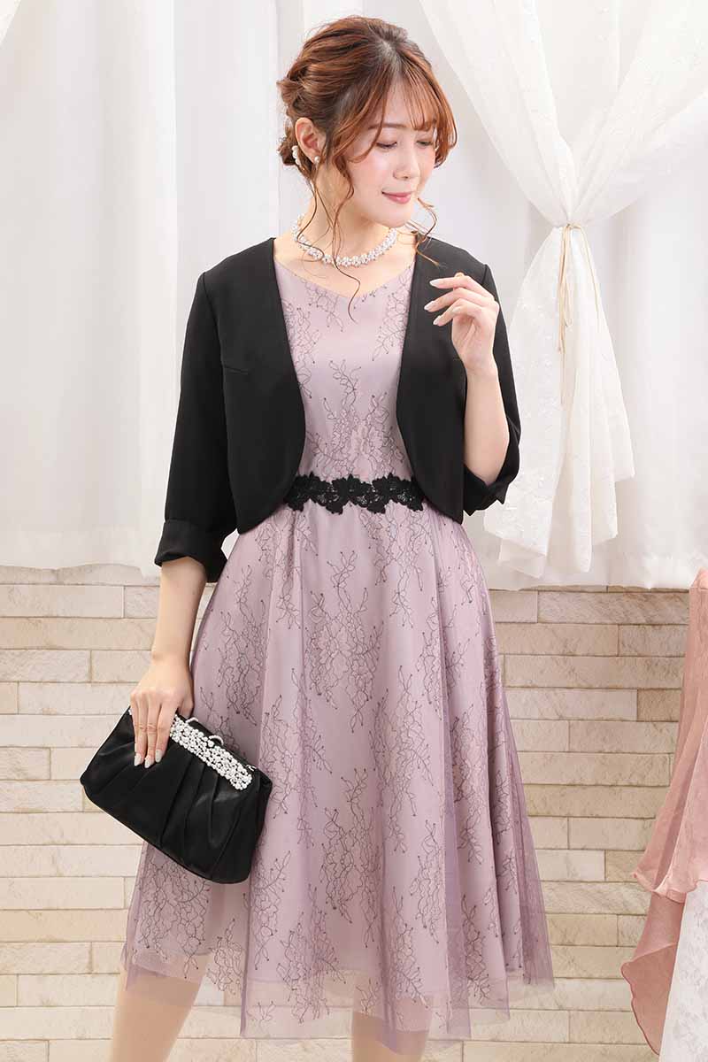 ピンクのパフスリーブ花柄レースドレス