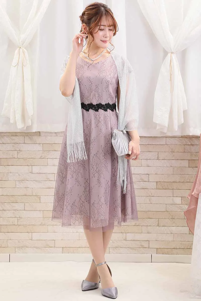 ピンクのパフスリーブ花柄レースドレス