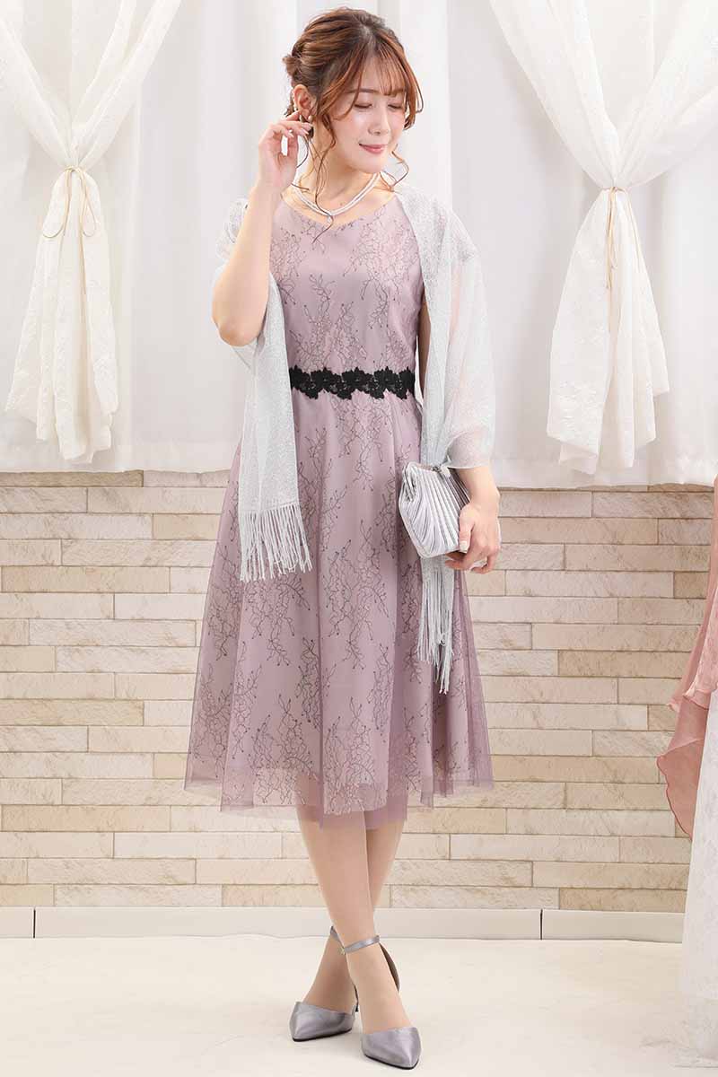 ピンクのパフスリーブ花柄レースドレス