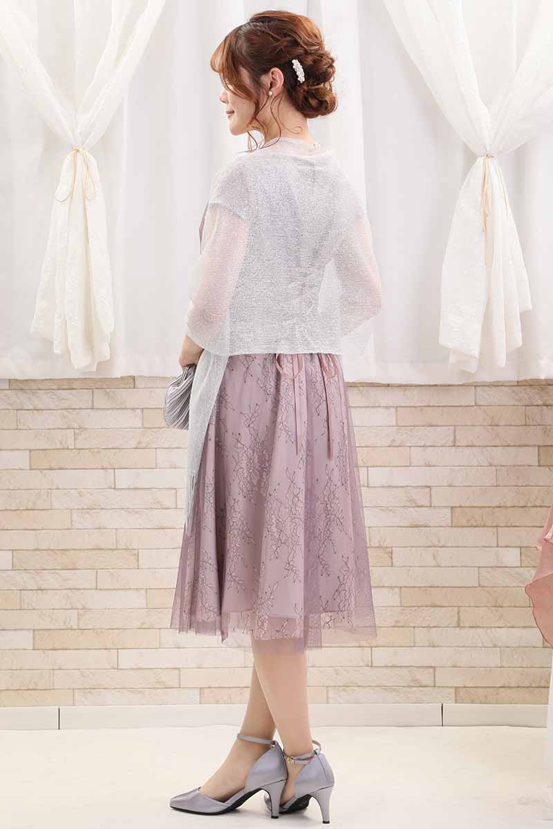 ピンクのパフスリーブ花柄レースドレス