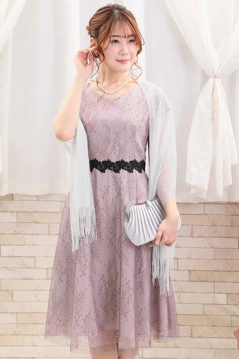 ピンクのパフスリーブ花柄レースドレス