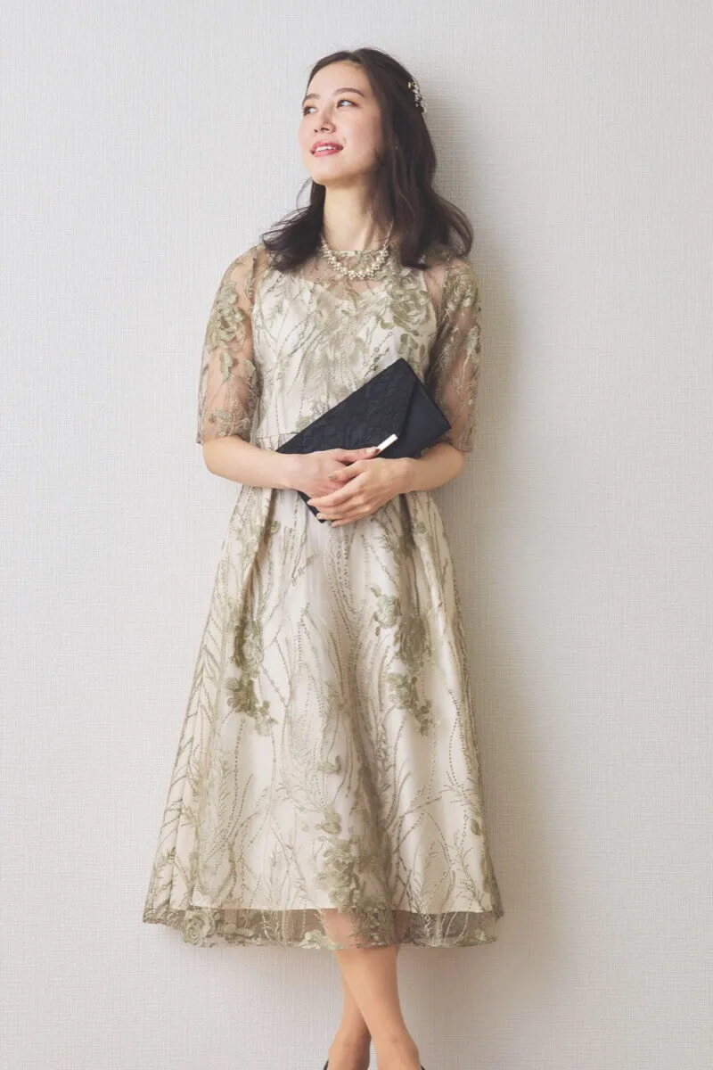 ブラックのレース×プレートクラッチバッグ