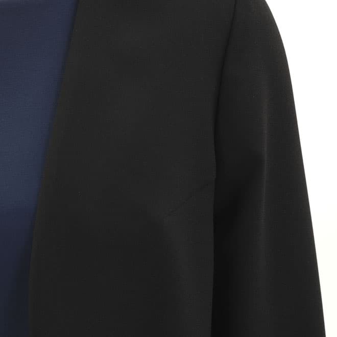 ブラックのシンプルボレロ