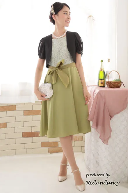 ブラックのジャケット風シンプルボレロ