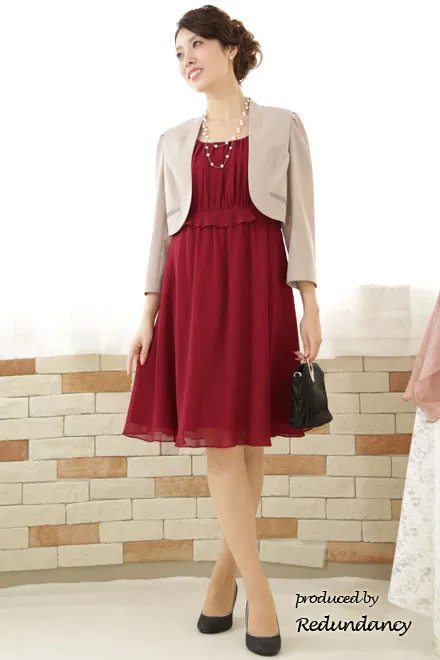 ベージュの七分袖ジャケット