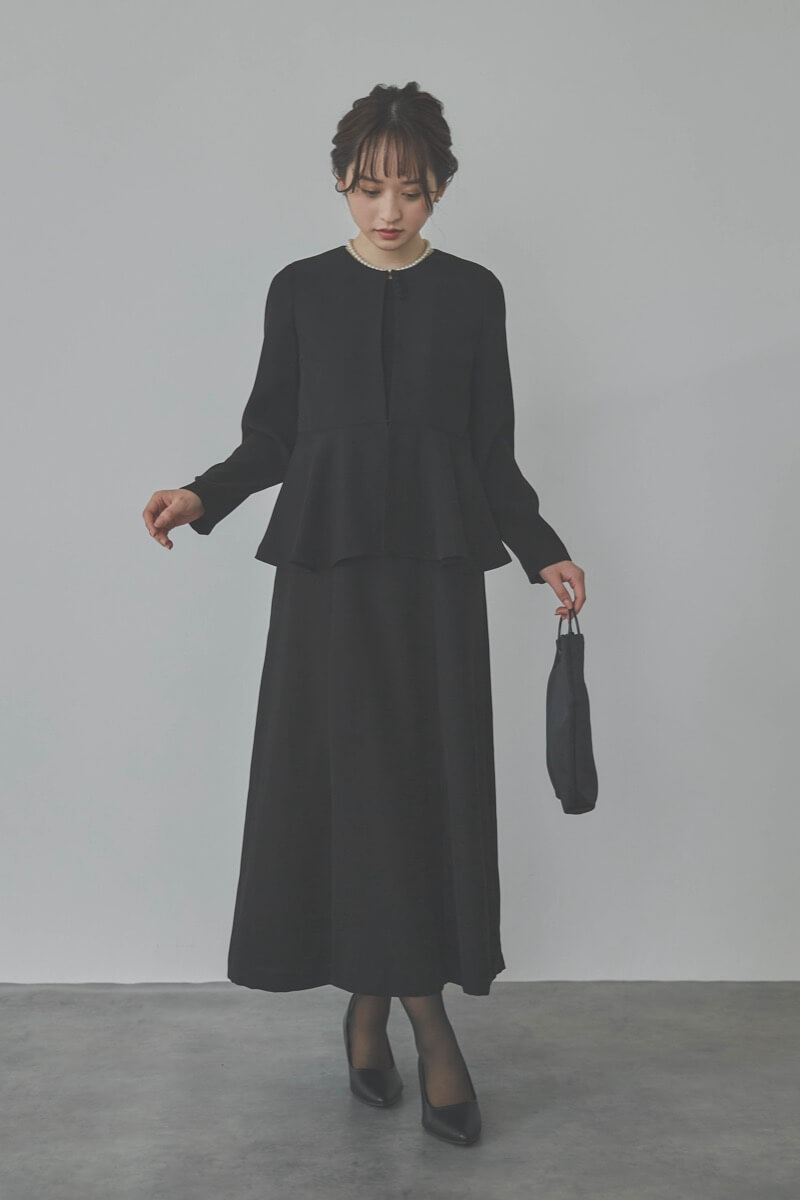 ブラックのフレアジャケットワンピース