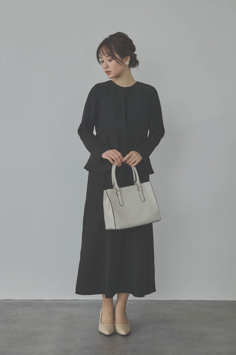 ブラックのフレアジャケットワンピース