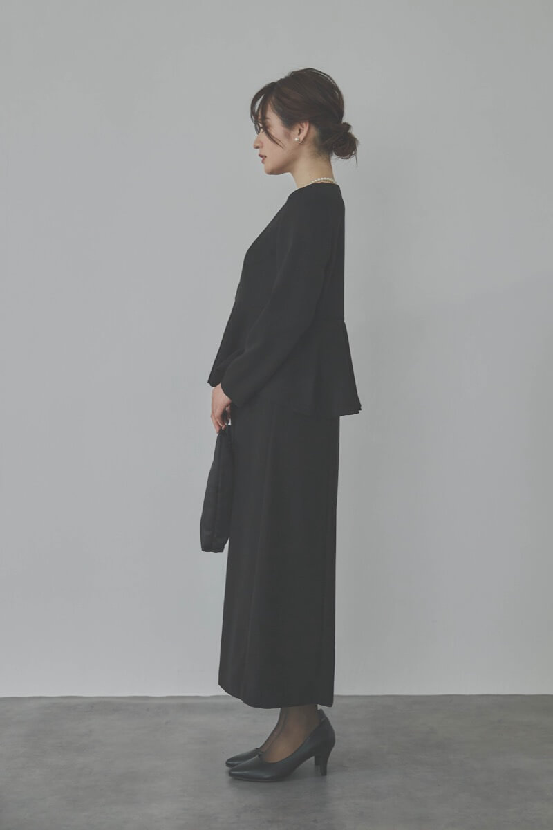 ブラックのフレアジャケットワンピース