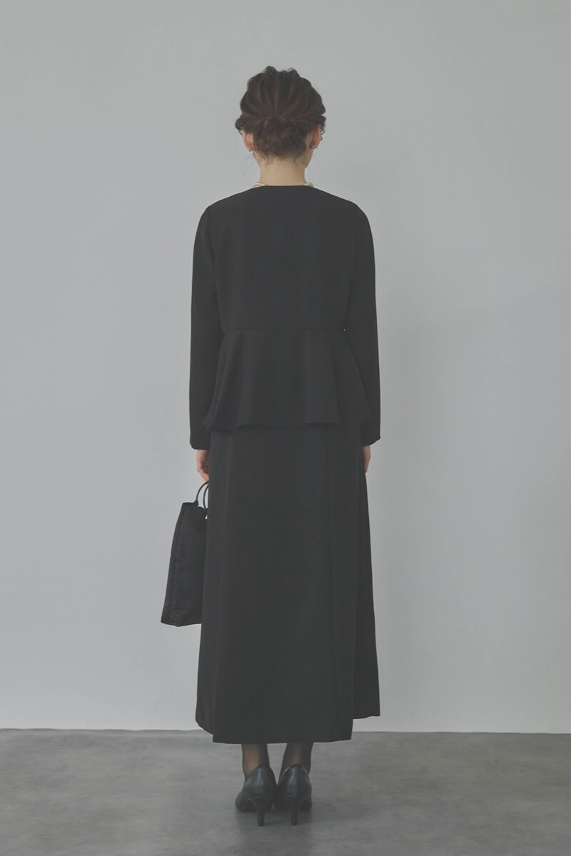 ブラックのフレアジャケットワンピース