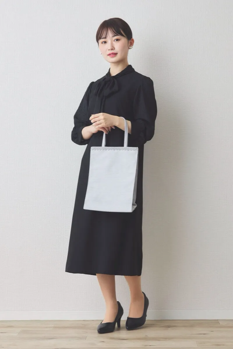 グレーのシャンタンサブバッグ