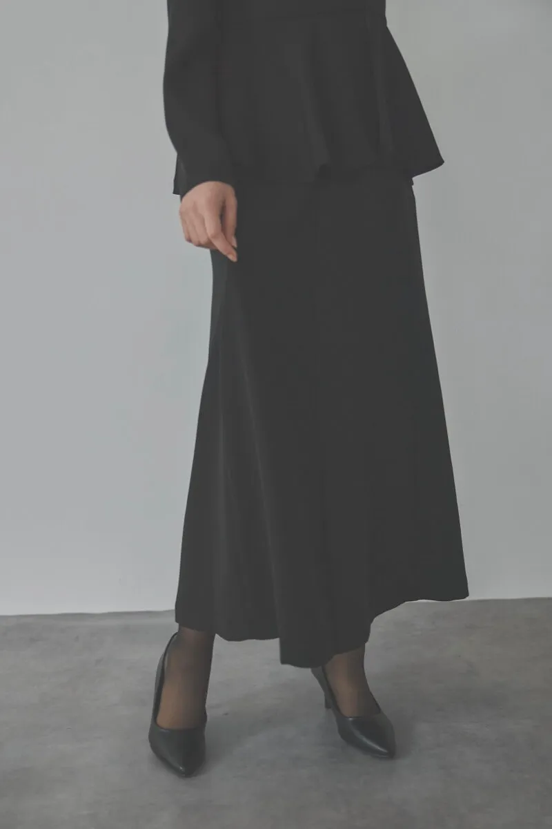 ブラックのフレアジャケット付きワンピース