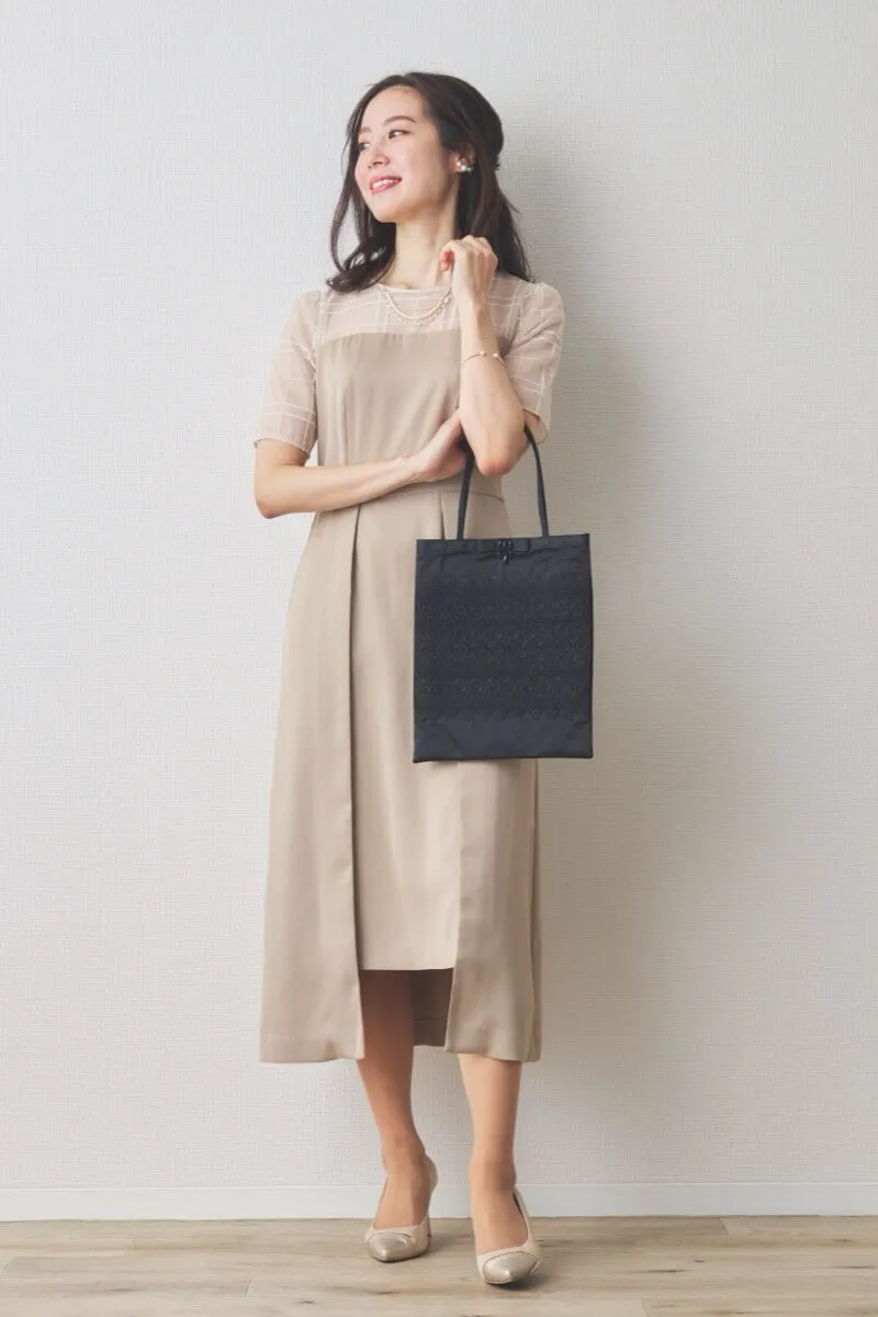 ブラックのエンブロイダリーサブバッグ