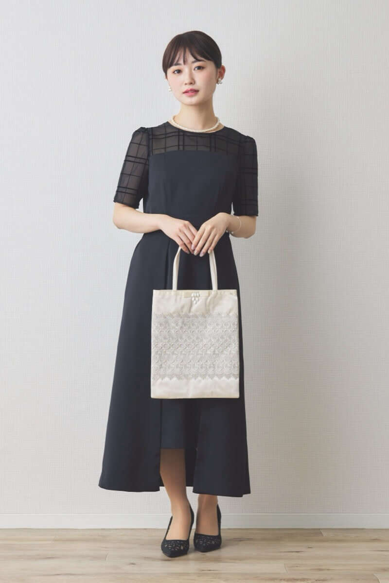 オフホワイトエンブロイダリーサブバッグ