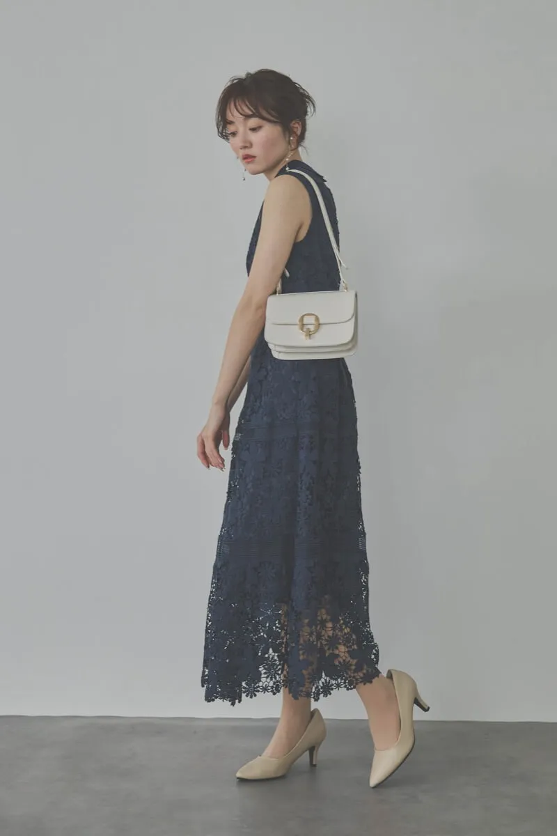 ネイビーのフラワーレースワンピース