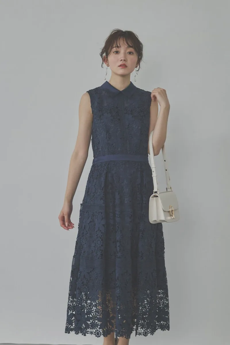 ネイビーのフラワーレースワンピース