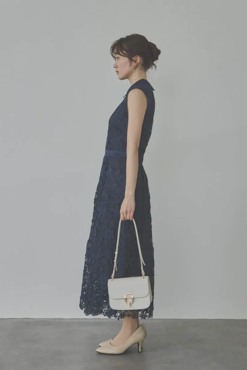 ネイビーのフラワーレースワンピース