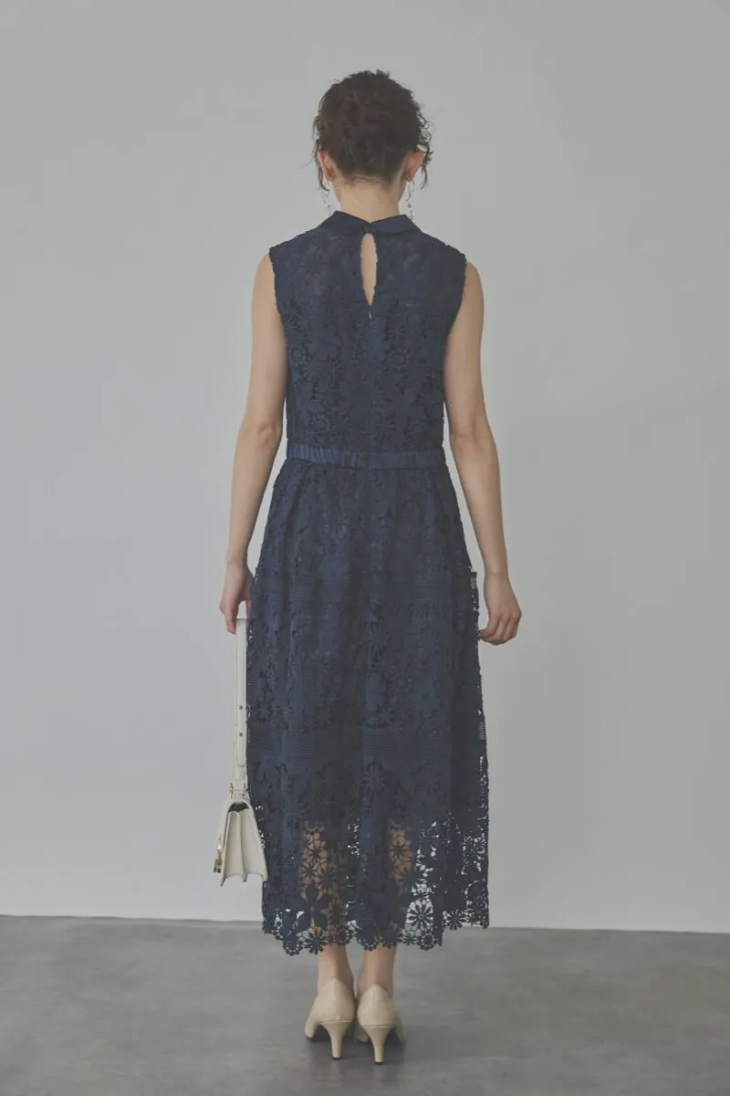 ネイビーのフラワーレースワンピース