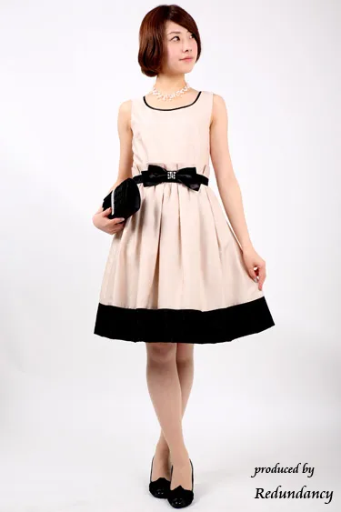 ベージュのビジューリボン付きシャンタンドレスコーディネートセット